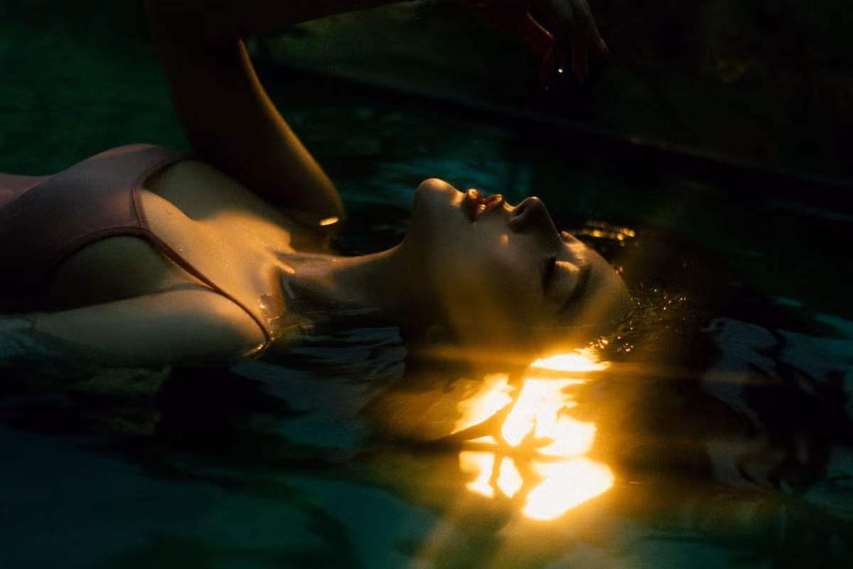 Điều này khiến Huyền Trân gặp nhiều khó khăn trong việc định hình phong cách thời trang cũng như không tự tin khi xuất hiện trước đám đông.