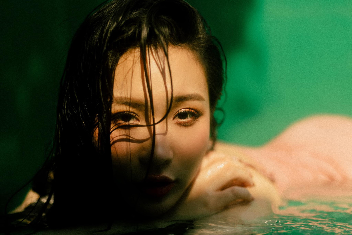 Hot girl phòng gym Huyền Trân lựa chọn thiết kế váy bodycon ôm sát cơ thể, tôn đường cong hình chữ S quyến rũ.