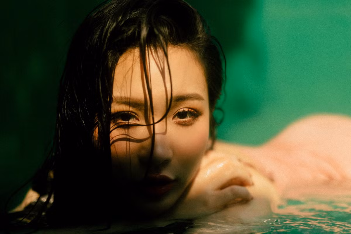 Hot girl phòng gym Huyền Trân lựa chọn thiết kế váy bodycon ôm sát cơ thể, tôn đường cong hình chữ S quyến rũ.