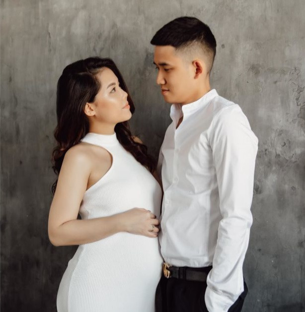 “Bọn mình gặp nhau hằng ngày, đang từ best friend thế nào lại thành best partner luôn. Mình ấn tượng với cặp mắt 1 mí của anh Trox vì thích con trai mắt 1 mí. Anh ấy lại thích mình ở điểm thẳng tính và sự tự do trong cách sống”, Lacci chia sẻ với Phụ nữ Việt Nam.