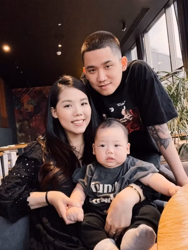 Khi yêu nhau cặp đôi không nhận được sự ủng hộ của gia đình. Chính vì thế Lacci và Trox phải lén lút hẹn hò. Cả hai luôn tìm những nơi xa xôi để có thể ít chạm mặt người quen nhất.