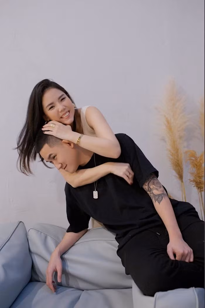 Được biệt, Lacci và Trox tổ chức đám cưới vào năm 2019 và hiện tại họ đã có một bé trai vô cùng đáng yêu. Vì hai gia đình quen biết nhau từ trước nên cô được lược bỏ luôn bước “về ra mắt”.