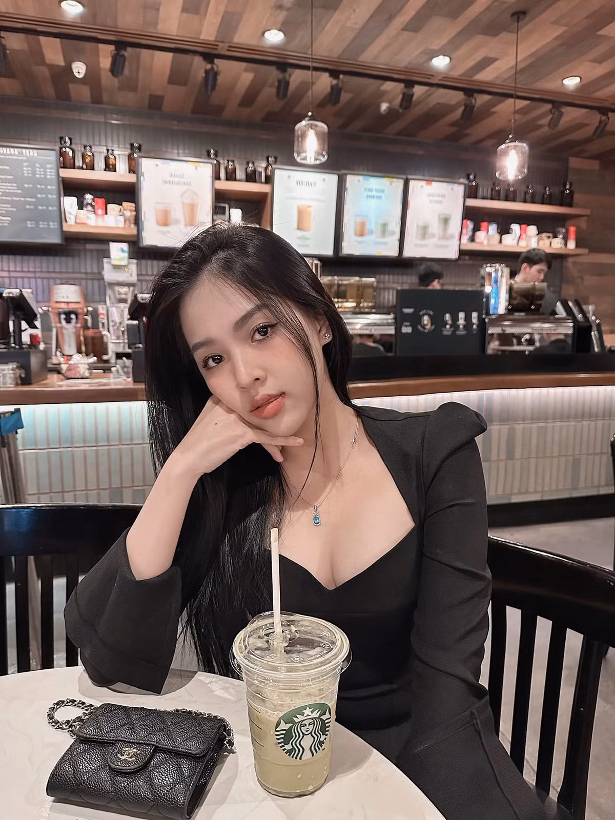 Trúc Lâm thu về lượng fan hùng hậu trên các nền tảng mạng xã hội. Hiện tại, cô gái 10X đang tự mày mò kinh doanh.