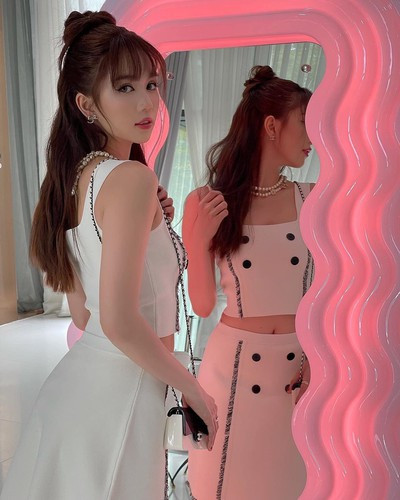 Dù từng bị chỉ trích không ít lần những Ngọc Trinh vẫn đam mê với việc diện lên mình những bộ ảnh "cắt xẻ sâu hoắm".