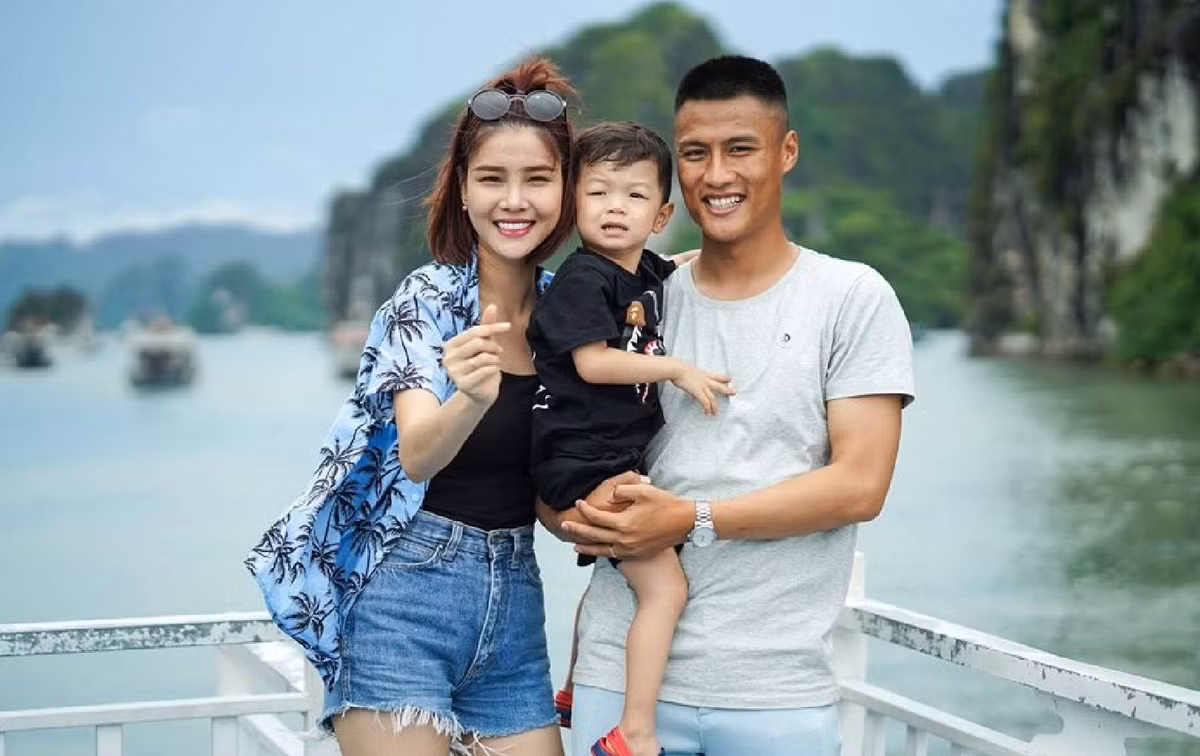 Cặp đôi cựu người mẫu và cầu thủ cũng mua căn hộ mới tại một khu chung cư cao cấp.