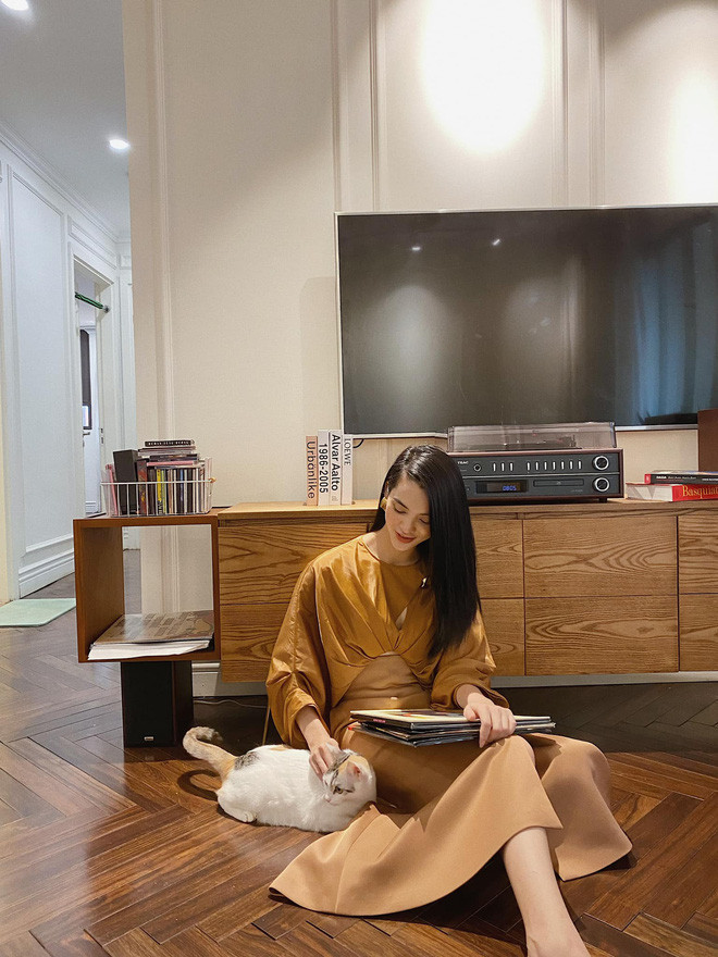 Chia sẻ về cuộc hôn nhân đã cũ của mình, Quỳnh Lương cho biết: "Lúc đó mình chỉ mới 18 tuổi, chồng mình 22 tuổi - cái độ tuổi mà cả hai đều rất trẻ con, ấu trĩ, chưa bàn đến đúng sai nhưng thật sự là chưa nghĩ suy được xa, được nhiều. Dù mới chỉ yêu nhau được vài tháng nhưng vì có em bé nên tụi mình quyết định kết hôn...