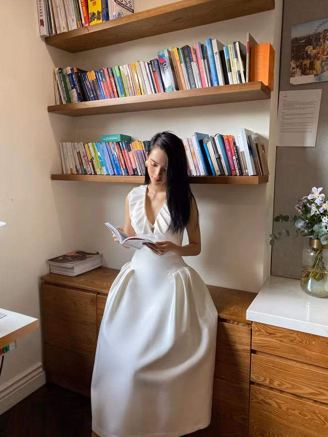 Đó là lựa chọn của mình. Mình có thể ích kỉ nghĩ đến bản thân và có một lựa chọn khác đi. Nhưng lúc đó mình chỉ muốn sinh con và cố gắng nuôi con thôi". "Single mom đắt giá nhất showbiz" chia sẻ thêm.