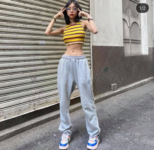 Theo nhiều người nhận xét, Sme Mai với số đo vòng eo siêu nhỏ chỉ 51cm. Với con số này, hot girl Việt này nhỏ hơn vòng eo của "nữ hoàng nội y" Ngọc Trinh (53cm).