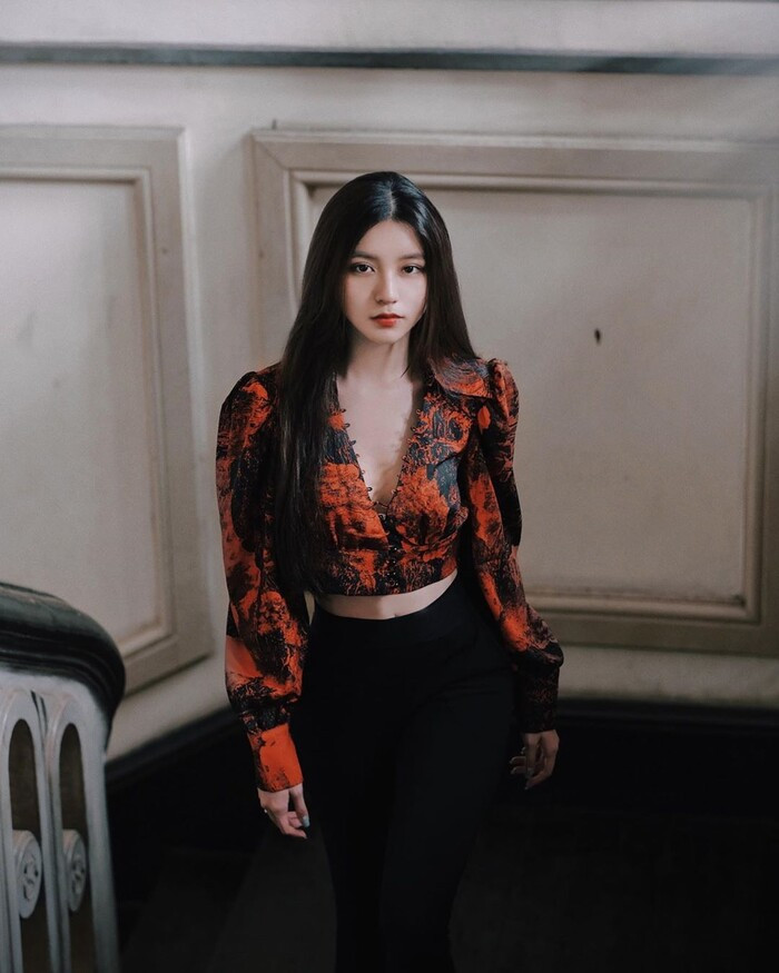 Trên mạng xã hội, hot girl Việt tên Bâu nhận được lượt like cực khủng cùng rất nhiều lời khen “có cánh” như “nữ thần góc nghiêng”, “nữ sinh thiên thần”.