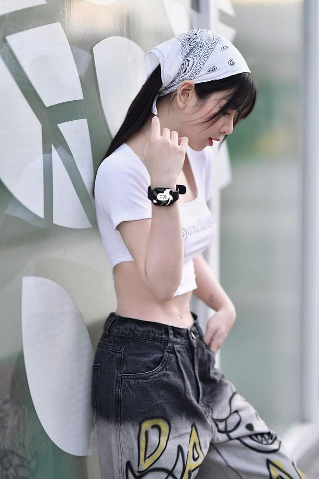 Không chỉ xinh đẹp, chơi nhạc hay, nữ DJ Mie còn sở hữu guu thời trang cực chất khiến nhiều người phải chú ý.