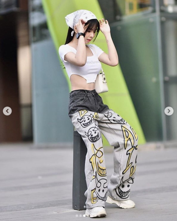 DJ Mie tên đầy đủ là Trương Tiểu My, cô sinh năm 1995 là một hiện tượng âm nhạc trong giới, cô không chỉ tài năng mà còn sở hữu vẻ đẹp thiên thần được bao người săn đón.