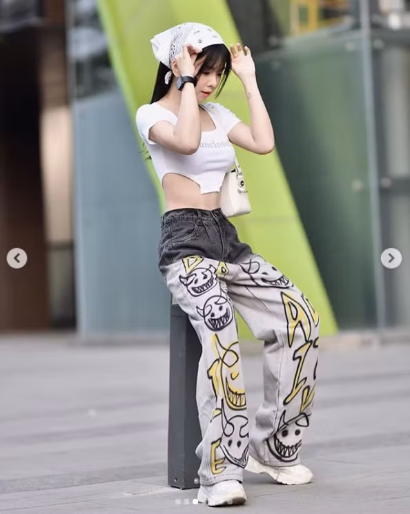 DJ Mie tên đầy đủ là Trương Tiểu My, cô sinh năm 1995 là một hiện tượng âm nhạc trong giới, cô không chỉ tài năng mà còn sở hữu vẻ đẹp thiên thần được bao người săn đón.