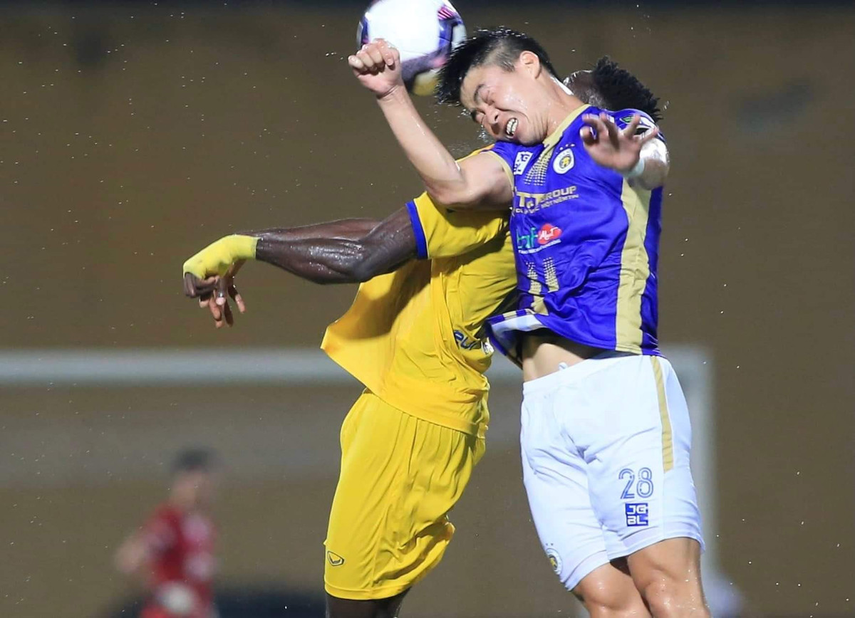 SLNA tu thua, CLB Ha Noi xay chac ngoi dau V-League 2022-Hinh-2
