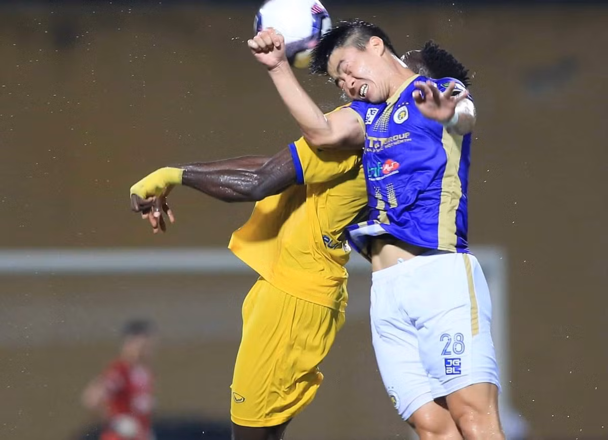 SLNA tu thua, CLB Ha Noi xay chac ngoi dau V-League 2022-Hinh-2