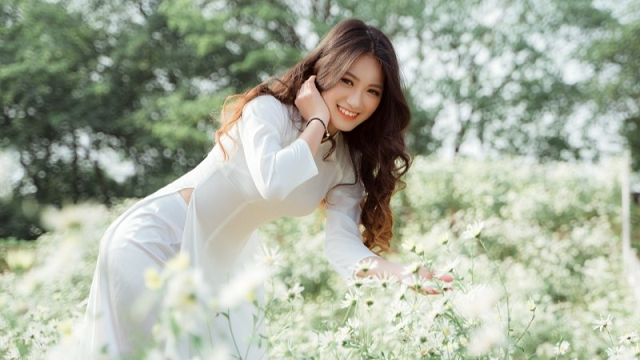 Đỗ Thị Khánh Linh - Hoa khôi trường Đại học Bách khoa Hà Nội gây ấn tượng bởi vẻ đẹp tựa nữ thần và dễ khiến người đối diện xao xuyến từ cái nhìn đầu tiên.