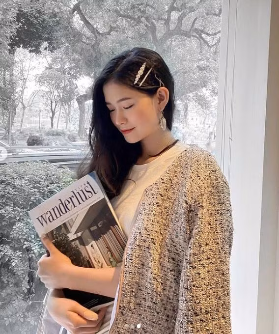 Được biết, chủ nhân đoạn clip tên Mai Hương, hiện đang sở hữu kênh Tiktok với 385.600 lượt follower và 5.700.000 lượt thích.