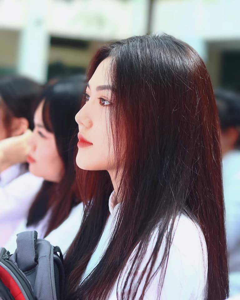 Triệu Vy sở hữu nụ cười tỏa nắng, nhan sắc chuẩn "sinh ra là để trở thành nữ thần", hot girl 10X này ngày càng khiến CĐM thích thú hơn với những hình ảnh cá tính, trưởng thành và thu hút.