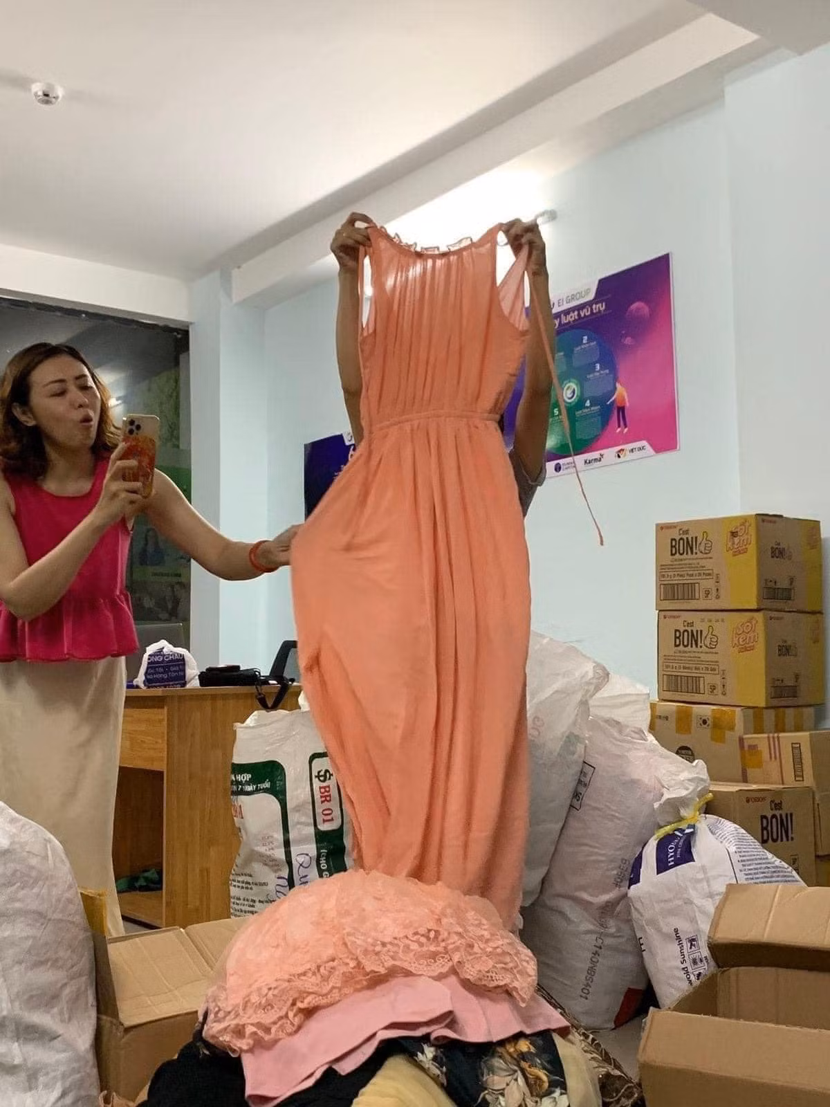 Dẫu biết là 1 miếng khi đói bằng 1 gói khi no nhưng việc ủng hộ đúng đồ cần thiết mới xứng đáng được chân quý.