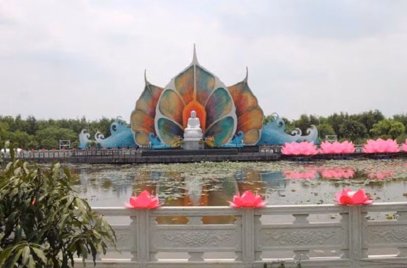 Những công trình phụ trợ xung quanh phục vụ đại lễ Vesak 2025 đã được BTC hoàn thành.