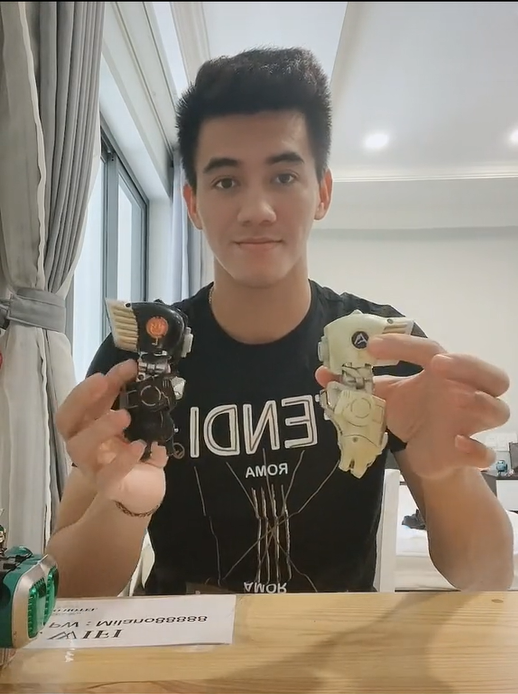 Trước đây, Tiến Linh cũng nhiều lần tiết lộ với người hâm mộ về sở thích mô hình của mình.