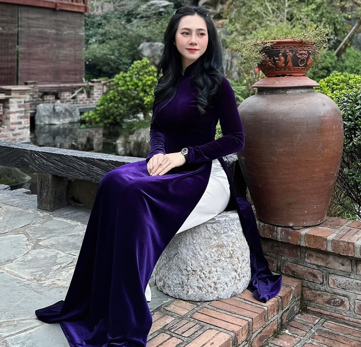 Mới đây trên trang Facebook cá nhân, Yến Xôi gây chú ý khi đăng tải loạt ảnh check-in cùng con.