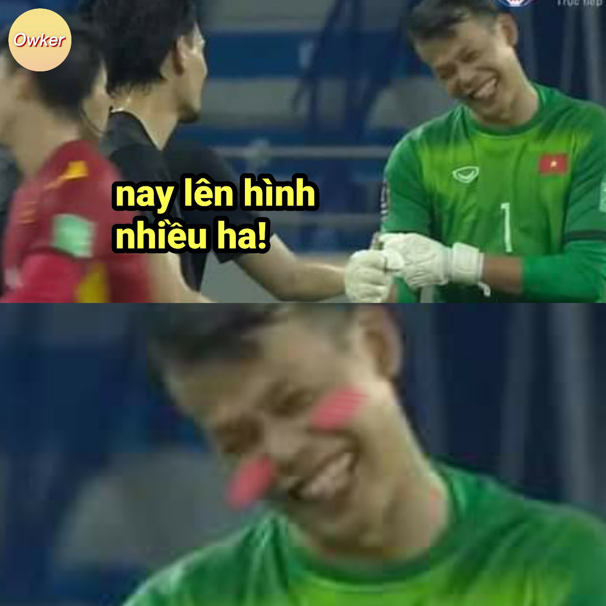 Sau trận đấu đầu tiên không được lên hình vì chẳng phải làm việc thì đến cuộc đối đầu với Malaysia, thủ môn Tấn Trường được cánh phóng viên quan tâm hơn và anh cũng trở thành chủ đề để các dân mạng chế ảnh.