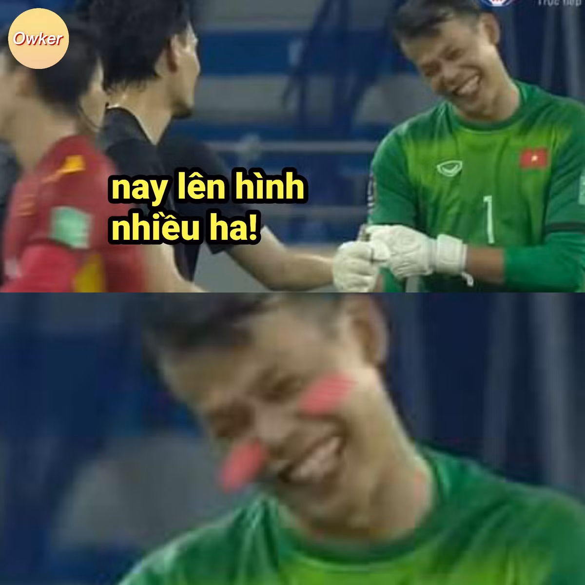 Sau trận đấu đầu tiên không được lên hình vì chẳng phải làm việc thì đến cuộc đối đầu với Malaysia, thủ môn Tấn Trường được cánh phóng viên quan tâm hơn và anh cũng trở thành chủ đề để các dân mạng chế ảnh.