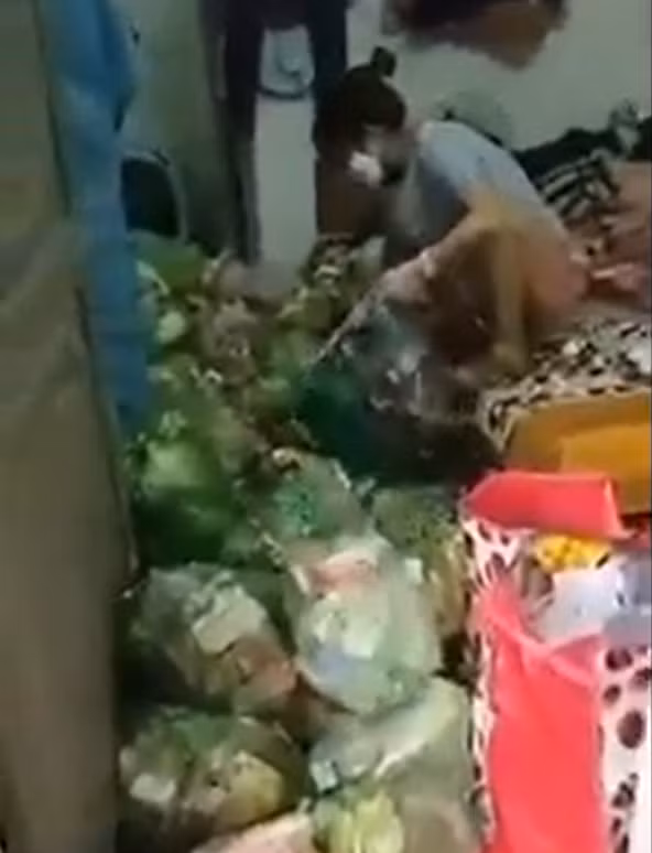 Người này đã ở đây được 3 năm, nhưng khoảng 2 tháng nay không thấy quay trở lại nên chủ trọ đã đến kiểm tra thì "ngã ngửa" trước cảnh tượng kinh hoàng.