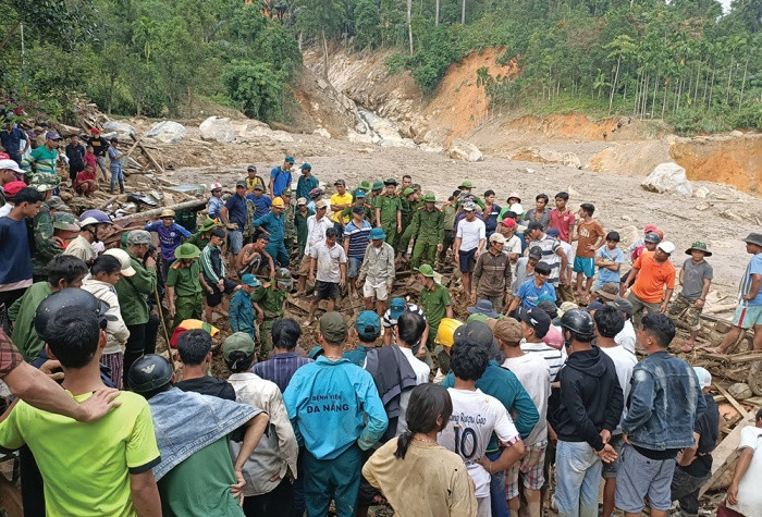 Chu tich xa Tra Leng ke phut kinh hoang ca ngoi lang bi san phang-Hinh-2