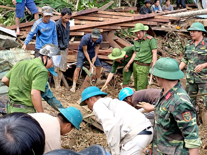 Chu tich xa Tra Leng ke phut kinh hoang ca ngoi lang bi san phang-Hinh-3