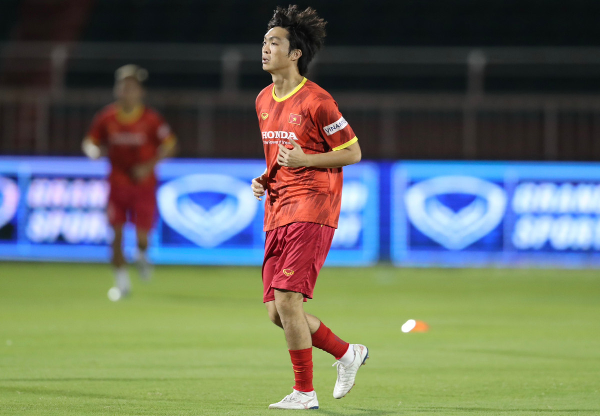 Thang Singapore 4 sao, doi tuyen Viet Nam mo man FIFA Day man nhan-Hinh-11