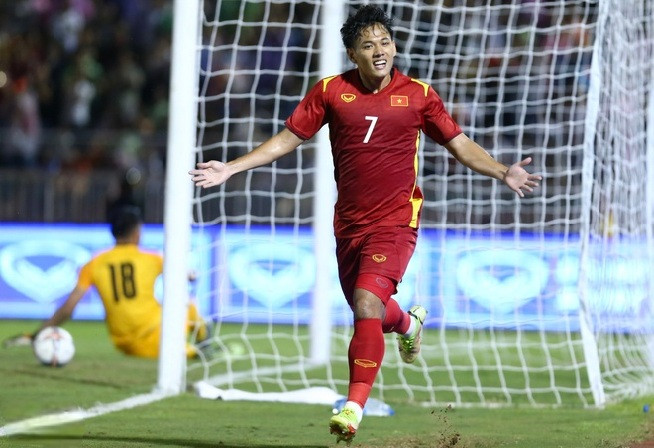 Thang Singapore 4 sao, doi tuyen Viet Nam mo man FIFA Day man nhan-Hinh-4