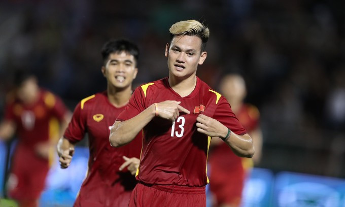 Thang Singapore 4 sao, doi tuyen Viet Nam mo man FIFA Day man nhan-Hinh-2