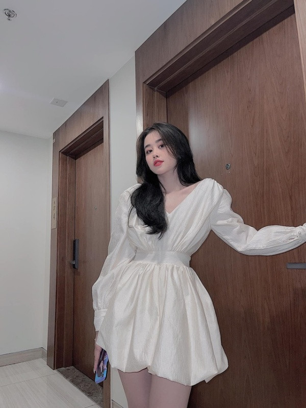 Bích Hằng cho biết cô nàng không gò bó bản thân trong bất cứ phong cách nào.