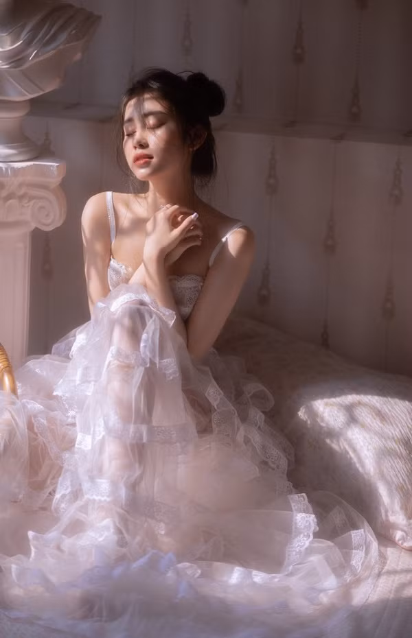 Hot girl 10X này muốn trở thành một người đa năng, nhiều màu sắc, từ trong sáng ngây thơ cho đến gợi cảm, quyến rũ.