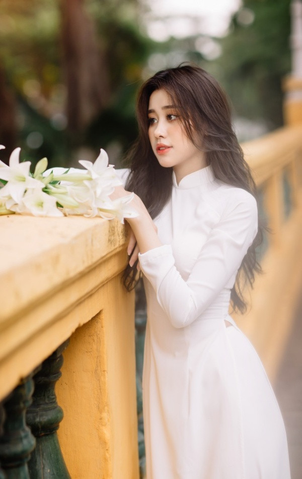 Mọi người nhận xét Bích Hằng là một người vui tính, mang lại nguồn năng lượng tích cực và vui vẻ.