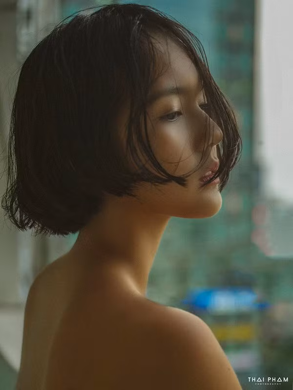 Một vài comment của dân mạng: "Ai chỉ điểm xinh đẹp của Tú cái, nhìn không thấy góc nào xinh luôn" hay "Sao nhìn khác ảnh mạng thế nhở".