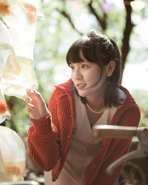 Nhưng với khoảnh khắc mới nhất xuất hiện bên Sơn Tùng M-TP trong ngày sinh nhật mình, Hải Tú khiến nhiều người phải đặt câu hỏi về nhan sắc.