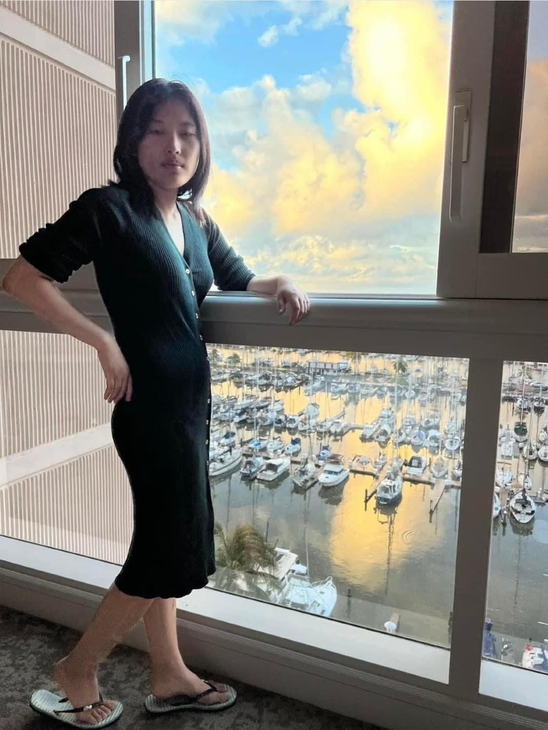 Tạo dáng rõ là chuẩn nhưng đứa bạn thân lại quên nhắc mình đánh son.