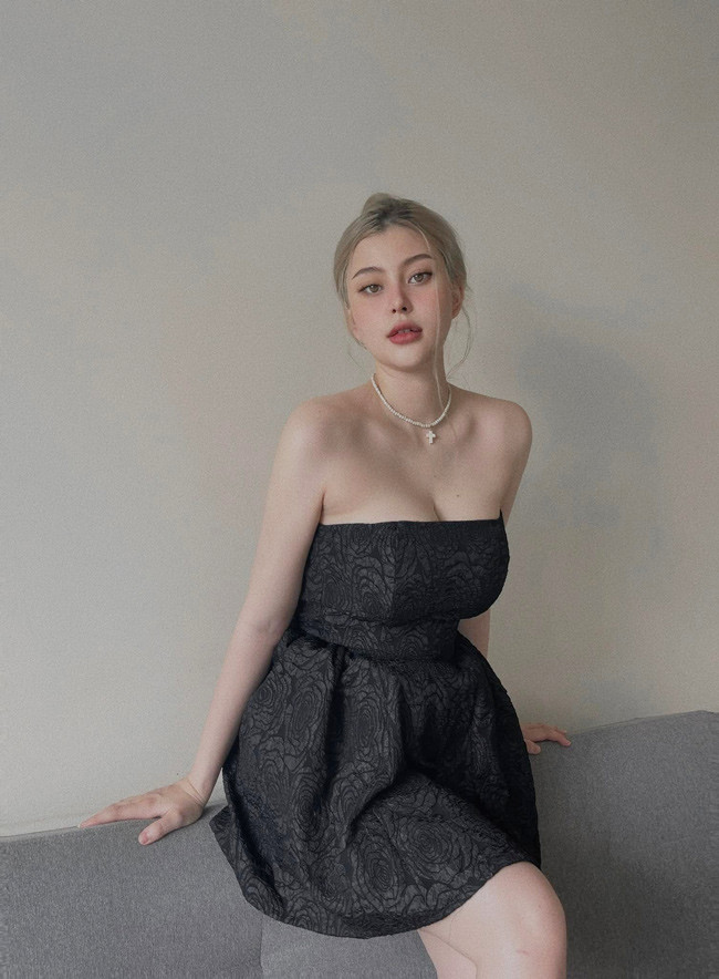 Cô nàng chỉ chia sẻ, mình và chồng đã có thời gian dài bên nhau. Cô được gia đình chồng hết mực yêu thương, chiều chuộng.