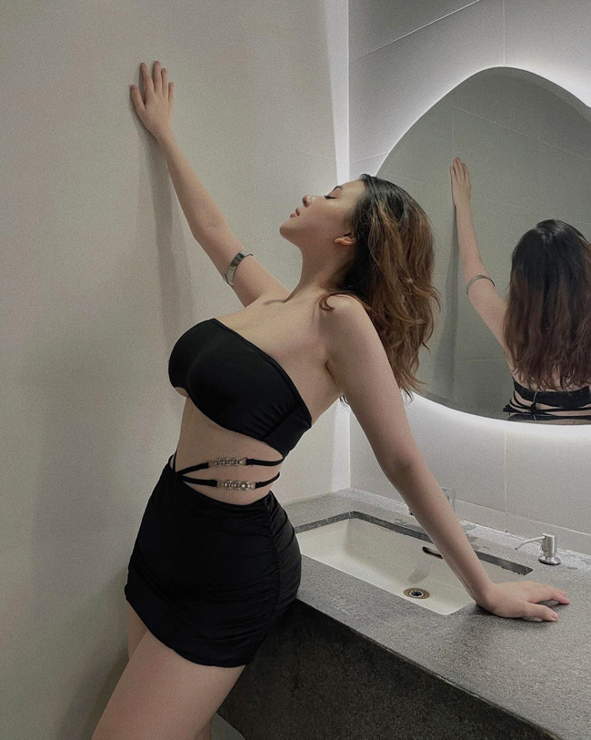 Hot girl Sunna hiện tại tận hưởng niềm vui làm mẹ và cuộc sống bình yên bên con gái.