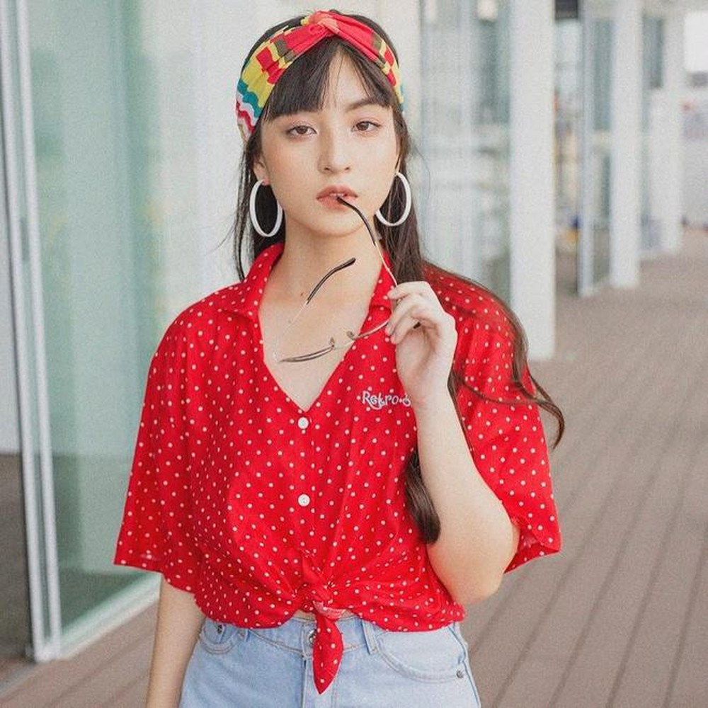 Khoảnh khắc Thảo Tâm diện áo dài đi xe đạp ở trường Quốc Học Huế khiến fans “ngất lên ngất xuống” bởi vẻ ngoài mộc mạc nhưng vẫn toát lên vẻ đẹp rạng ngời.