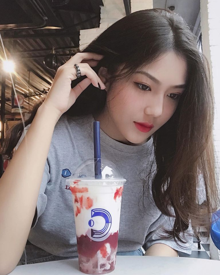 Triệu Vy nhiều lần khiến báo Trung, Hàn tốn giấy mực vì nhan sắc thần thái cực khí chất, body mướt mắt nhìn “không mê không được”. Mời quý độc giả xem video: Nhan sắc của hot girl dân tộc Tày nổi tiếng trên sóng truyền hình - Nguồn: VTC News