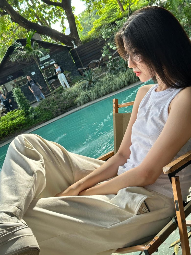 Hot girl Sài thành có gần 700 ngàn người theo dõi trên trang cá nhân, và thường xuyên được các nhãn hàng đình đám mời xuất hiện tại các sự kiện xa hoa trong và ngoài nước.