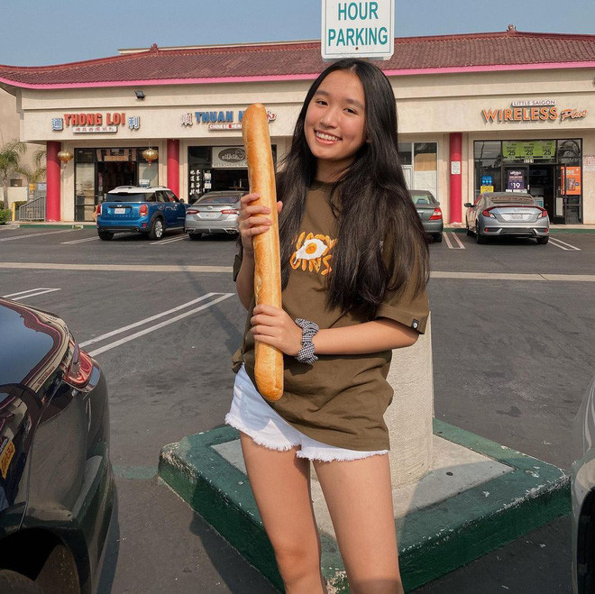 Sau khi nghe thấy câu trả lời, mọi người trong hội trường dường như vỡ òa, tỏ ra phấn khích, không ngừng vỗ tay và reo hò chúc mừng nữ sinh Việt. Thậm chí, một người bạn thân của Jenny còn bật khóc nói: "Tôi không nghĩ bạn ấy sẽ nổi tiếng nhưng thực tế là bạn ấy nổi tiếng rồi".