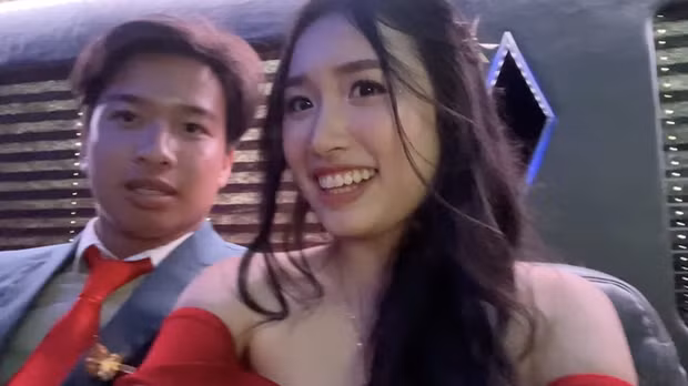 Jenny Huỳnh tiết lộ đây là prom cuối cùng của thời học sinh, những lần trước đều đi một mình nên lần muốn đi cùng bạn.