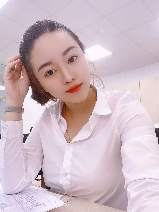 Còn với Dung Trần, kể từ sau khi trở thành vợ Phạm Xuân Mạnh, cô nàng luôn nằm trong top những nàng WAGs xinh xắn nhất của làng bóng đá Việt.