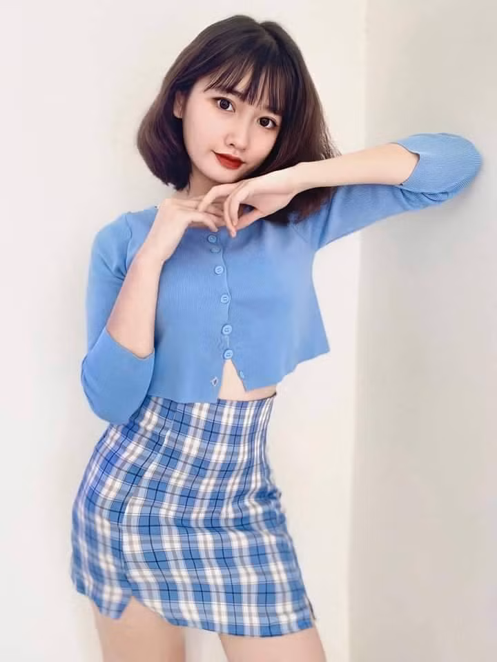 Thậm chí theo đánh giá của nhiều người xem, khi đứng cạnh các KOL khác, Vũ Thị Khánh Huyền dường như bị "chìm nghỉm" trong dàn sắc đẹp.