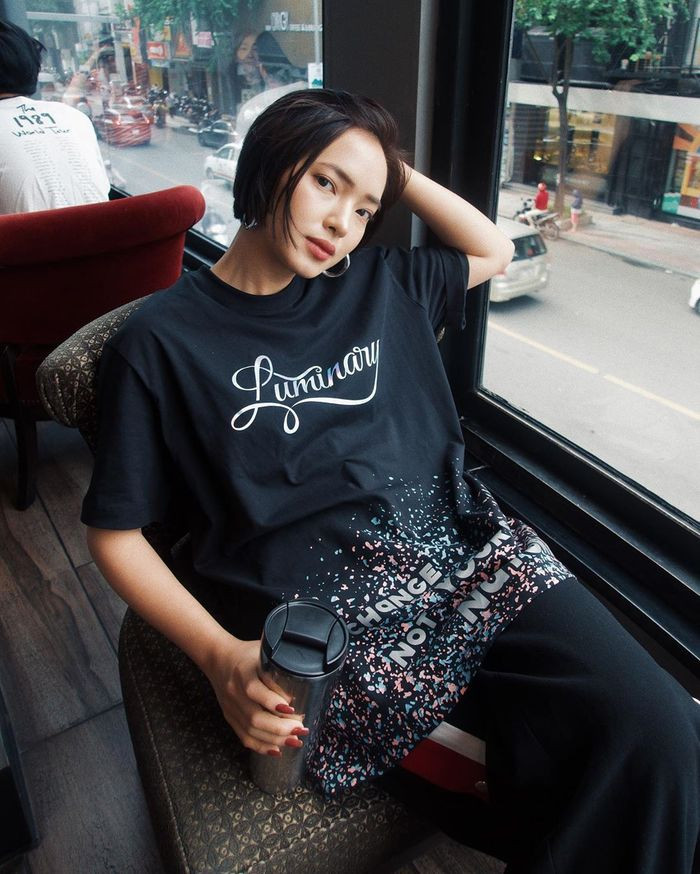 Từ những ngày đầu tiên hoạt động showbiz cho tới nay, Châu Bùi gây ấn tượng khi thay đổi hoàn toàn phong cách từ một cô nàng hotgirl chính hiệu sang fashionista có gu.