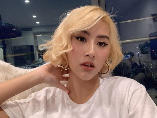 Không chỉ mạnh dạn thay đổi hình tượng bằng mái tóc bob cực cá tính, Quỳnh Anh Shyn còn là một trong những hot girl Việt rất chăm đổi màu tóc và đã kinh qua rất nhiều màu tóc thời thượng như bạch kim, hồng, rose gold,…